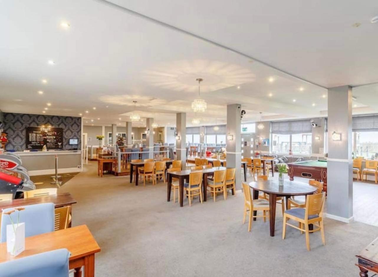 Villa Sea View 3-Bed Heated Pool Eat Bar Kids Park ローストフト エクステリア 写真